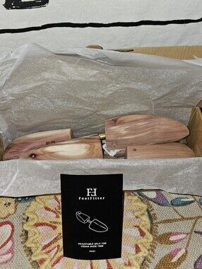 FootFitter Cedar Shoe Trees Split Toe Wide Heel Premium Shoes Shapers 11.5-12